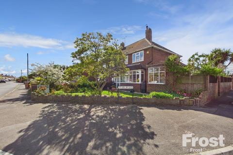 Glenfield Road, Ashford, Surrey, TW15 3 bed semi