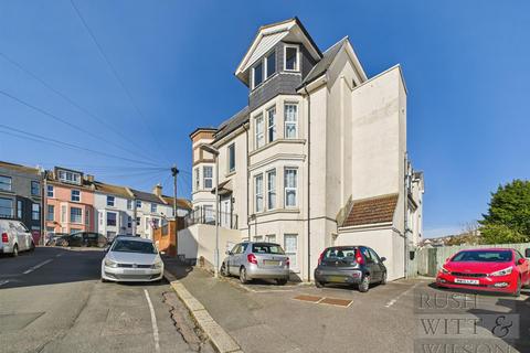 Mount Pleasant Road, Hastings 2 bed flat for sale
