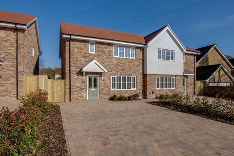 Chilton Close, High Wycombe HP10 3 bed semi