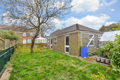 Ridham Avenue, Kemsley... 3 bed semi