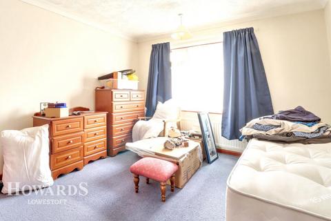 Crestview Drive, Lowestoft 2 bed detached bungalow for sale