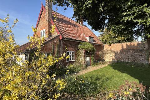 Church Road, Bungay NR35 3 bed link detached house for sale