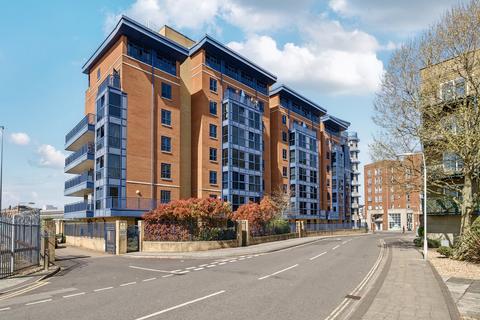 Canute Road, Southampton, Hampshire... 3 bed flat for sale
