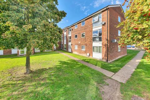 Yeats Close, Royston SG8 2 bed apartment for sale