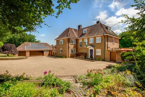 Ellesborough Road, Aylesbury HP22 8 bed detached house for sale