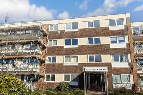Grand Avenue, Worthing, West Sussex 2 bed apartment for sale