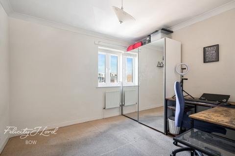 St Pauls Way, London E3 2 bed flat for sale