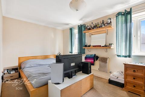 St Pauls Way, London E3 2 bed flat for sale