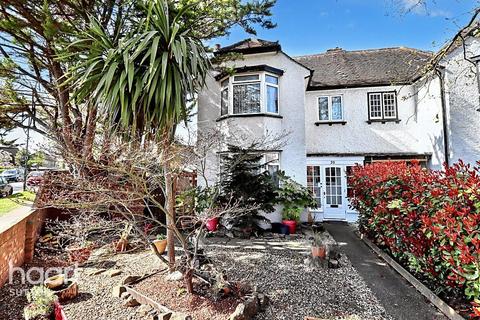 Meadow Close, Sutton 3 bed semi