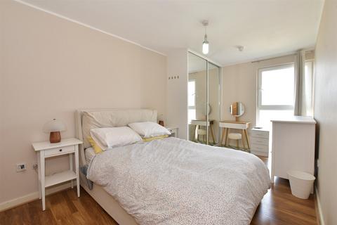 Memorial Heights, Ilford IG2 2 bed apartment for sale