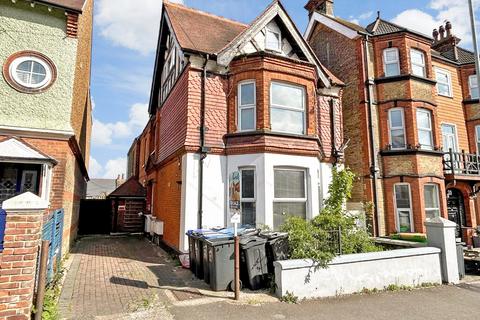 Queens Road, Broadstairs, Kent 2 bed flat for sale