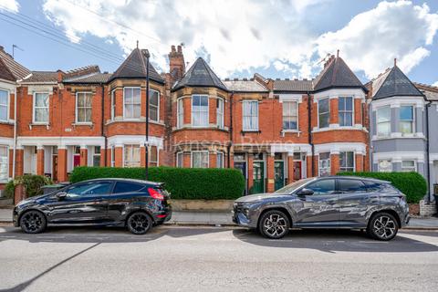 Lyndhurst Road, Wood Green N22 2 bed flat for sale