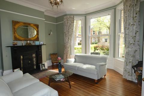 Park Avenue, HULL, HU5 3ET 5 bed terraced house for sale