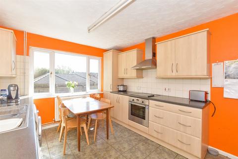 Green Lane, Waterlooville PO8 4 bed detached bungalow for sale