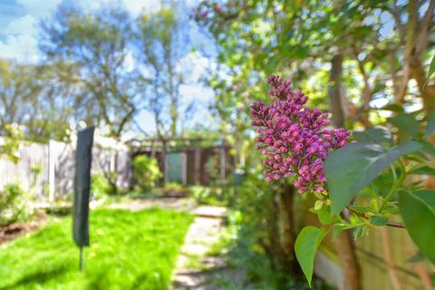 Outwood Common Road, Billericay, Essex 3 bed terraced house for sale
