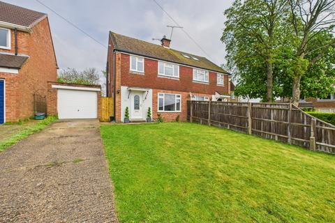 Cedar Avenue, Hazlemere, HP15 7EE 3 bed semi