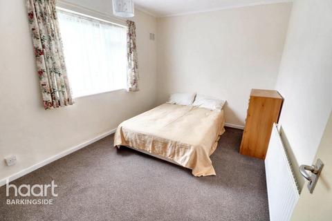 Chiltern Road, Newbury Park 3 bed end of terrace house for sale