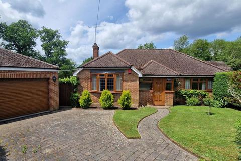 Manor Close, East Horsley 2 bed detached house for sale