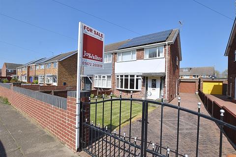 Maple Avenue, Grimsby DN34 3 bed semi
