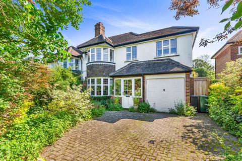 Vernon Walk, Tadworth KT20 3 bed semi