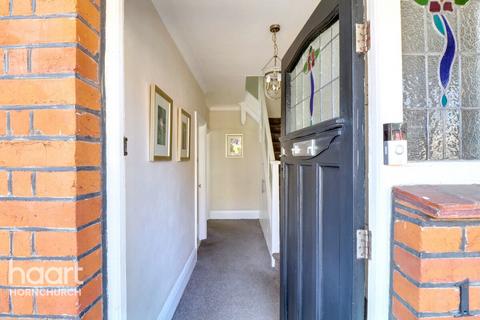 The Avenue, Hornchurch 4 bed end of terrace house for sale
