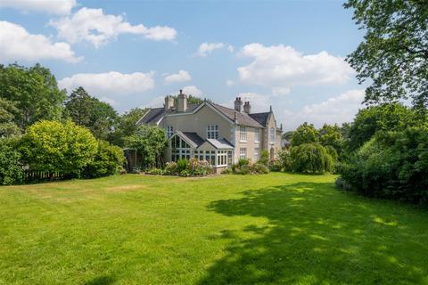 Daywell, Oswestry. 6 bed house for sale