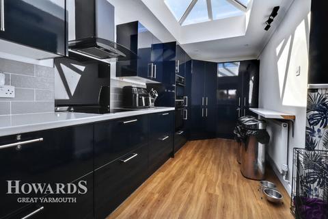 Winterton Road, Hemsby 4 bed detached bungalow for sale