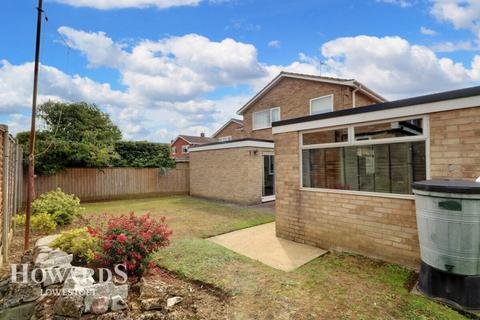 Cotswold Way, Lowestoft 3 bed detached house for sale