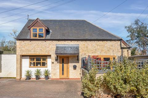 Oakham Road, Whissendine 2 bed detached house for sale