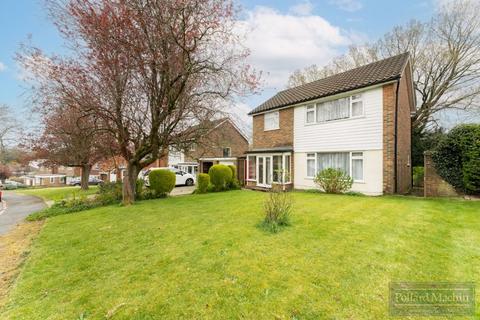 Riding Hill, Sanderstead 3 bed detached house for sale