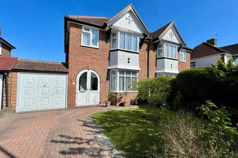 Ellesmere Drive, Sanderstead, CR2 9EL 3 bed semi