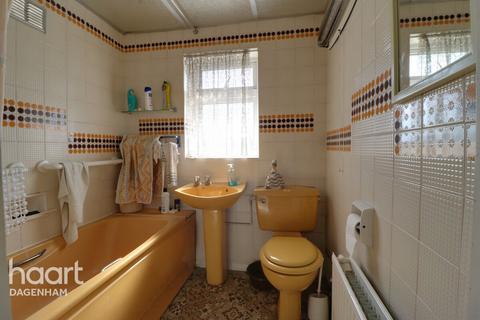 Holgate Road, Dagenham 2 bed end of terrace house for sale