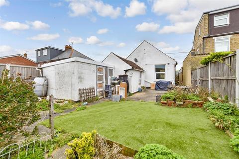 Park Avenue, Birchington CT7 2 bed detached bungalow for sale