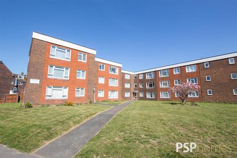 Wolstonbury Court, Burgess Hill 2 bed flat for sale
