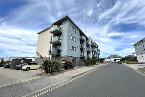 Pentire Crescent, Newquay TR7 2 bed apartment for sale