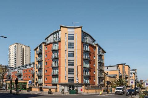 Townmead Road, Sands End, London, SW6 2 bed flat for sale