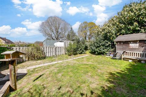 Blackwell Farm Road, East Grinstead RH19 4 bed semi