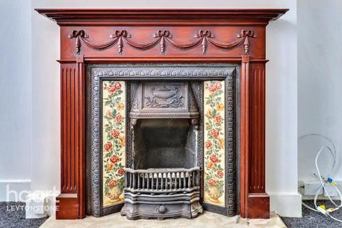 Hainault Road, London 1 bed flat for sale