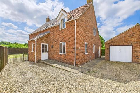 Drusilla Way, Yaxham 4 bed detached house for sale