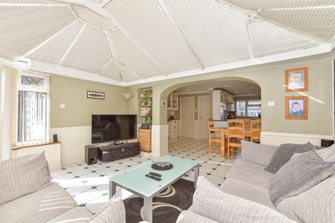 Buckingham Road, Petersfield, Hampshire 3 bed semi
