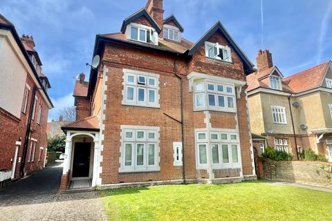 Earls Avenue, Kent CT20 2 bed apartment for sale