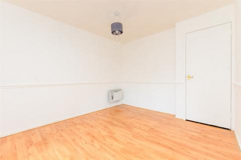 Damigos Road, Gravesend, Kent 1 bed ground floor maisonette for sale