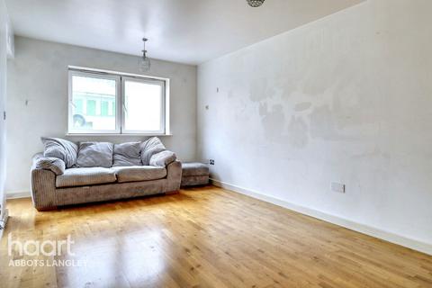 Selden Hill, HEMEL HEMPSTEAD 2 bed flat for sale