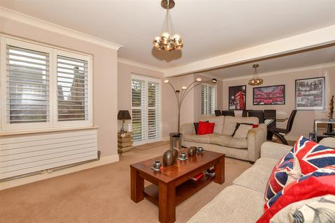 Maidstone Road, Hadlow, Tonbridge, Kent 3 bed detached house for sale