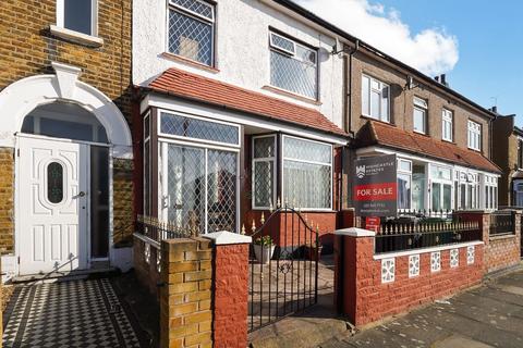 Romford RM6 3 bed terraced house for sale