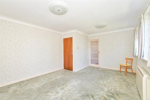 Staplers Court, Newport, Isle of Wight 2 bed apartment for sale