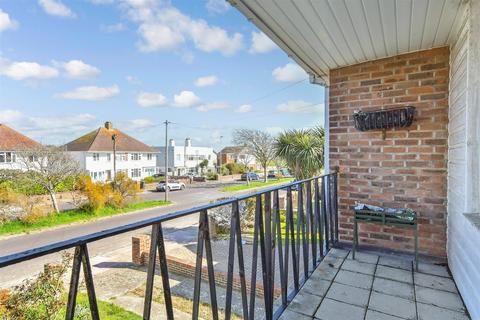 Alinora Avenue, Goring By Sea... 2 bed flat for sale