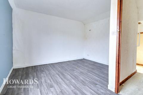 Kent Square, Great Yarmouth 2 bed end of terrace house for sale