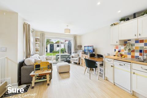 Vauxhall Road, Hemel Hempstead... 2 bed detached house for sale