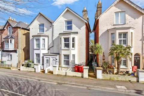 Avenue Road, Sandown PO36 3 bed semi